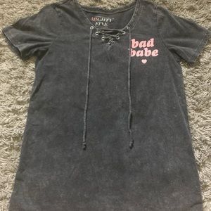 A lace up grey graphic tee 👄.